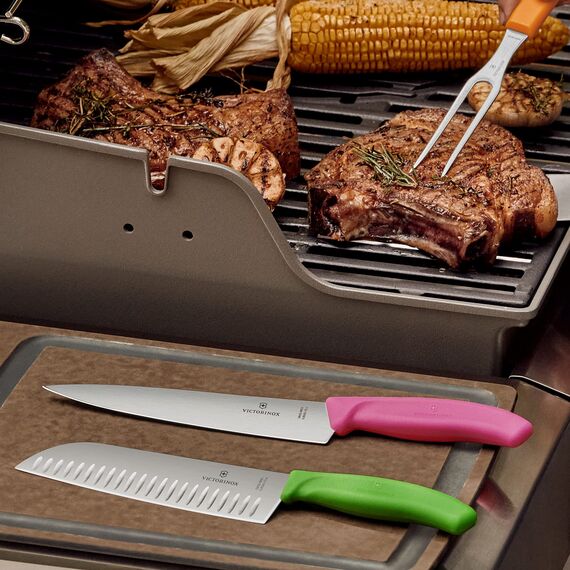 Victorinox Swiss Classic Santokumesser, Messer Asiatischer Art, Extra Scharfe Klinge, Kullenschliff, 17 cm, Rostfreier Stahl, Blister, Grün