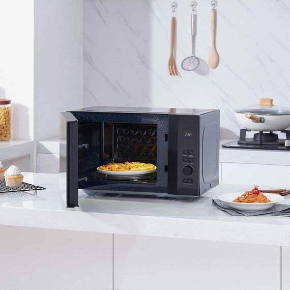 Toshiba MV-AM20T(BK) Mikrowelle/Solo-Mikrowelle/ 20 L/ 800 W/ 5 Leistungsstufen/ 12 Automatikprogramme/Emaille Innenraum/einfach zu reinigen/Auftaufunktion/Glasdrehteller (24,5 cm) /Schwarz