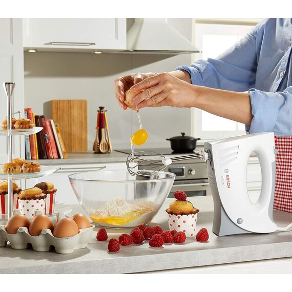Bosch Handrührer MFQ3530, Handrührgerät, 2 Rührbesen, 2 Edelstahl-Knethaken,spülmaschinengeeignet, 5 Stufen, 450 W, weiß