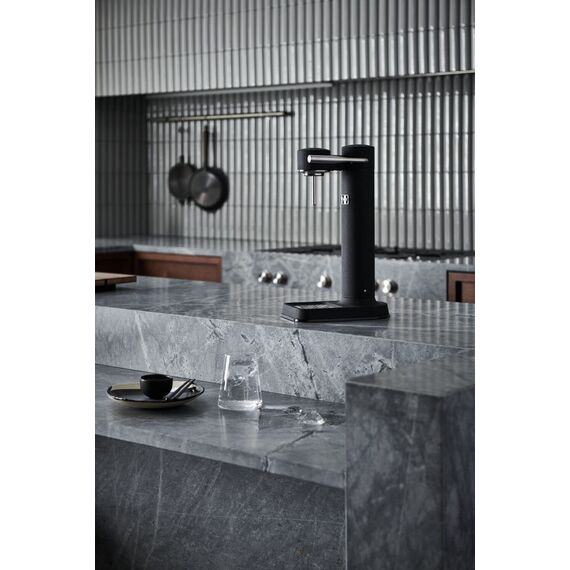 Aarke Carbonator 3, Wassersprudler aus Edelstahl im modernen Mattschwarz Finish mit 2x BPA-freier 1L PET-Flasche, Sprudelwasserbereiter für Leitungswasser, kompatibel mit 60L CO2-Zylindern