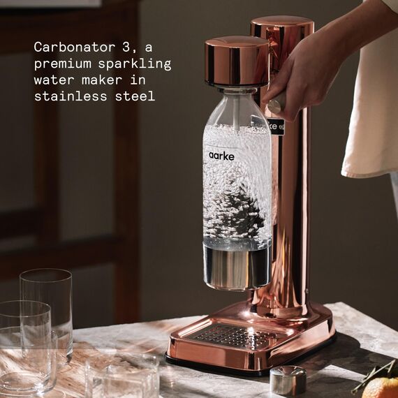 Aarke Carbonator 3, Wassersprudler aus Edelstahl im modernen Kupfer Finish mit BPA-freier 1L PET-Flasche, Sprudelwasserbereiter für Leitungswasser, kompatibel mit 60L CO2-Zylindern