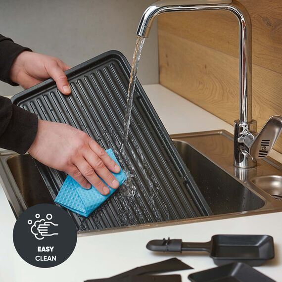 Severin Raclette-Grill, mit großer Grillplatte, Keramik- & Antihaftbeschichtung, 8 Raclette Pfännchen & 8 Spatel, Tischgrill für bis zu 8 Personen, 1.400 W Leistung, schwarz, RG 9670