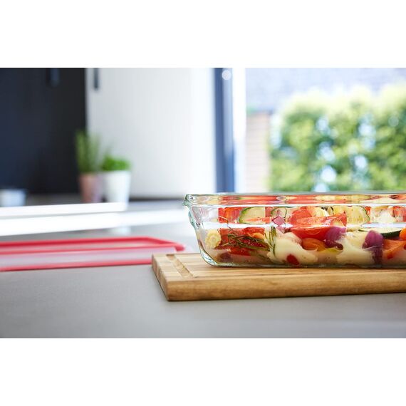 EMSA Clip & Close Glas Frischhaltedose, rechteckig, 1,3 L, 100 Prozent dicht, rutschfestes Stapeln, Glasbehälter spülmaschinen-, gefrier-, backofen-, mikrowellenfest, Rot, Transparent, N10410