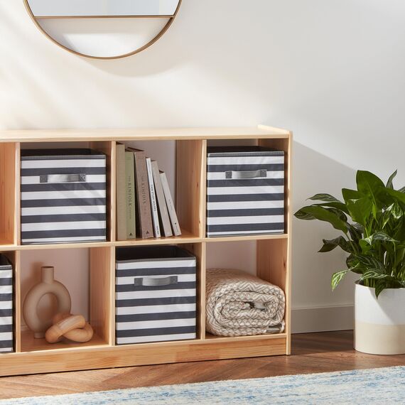 Amazon Basics zusammenklappbarer Aufbewahrungswürfel/Organizer aus Stoff mit Griffen, 26.6 x 26.6 x 27.9 cm, Weiß/Grau gestreift, 6 Stück