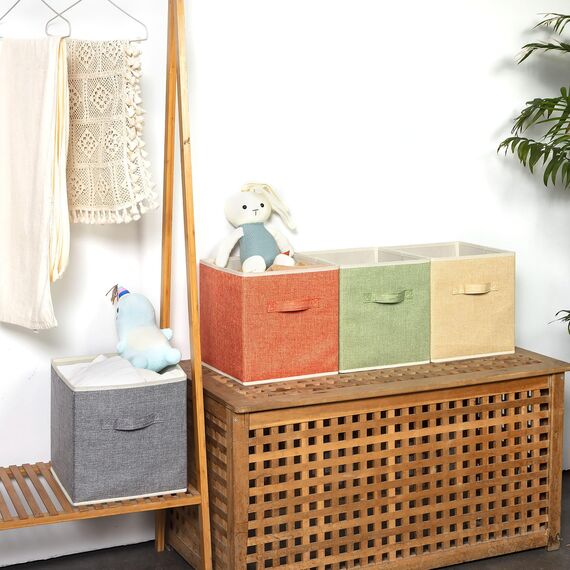 BrilliantJo Aufbewahrungsbox aus Stoff in 4er Set, 27 x 27 x 28 cm Faltbare Aufbewahrungskiste mit Griffe Ordnungssystem Korb für Schrank Regal Spind 4-Farbige-Set
