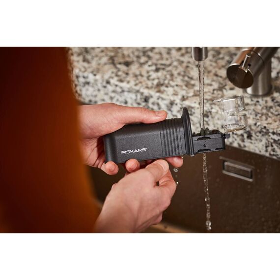 Fiskars Roll-Sharp Messerschärfer mit Keramik-Schleifstein, Essential, Kunststoff, Schwarz, 1065598