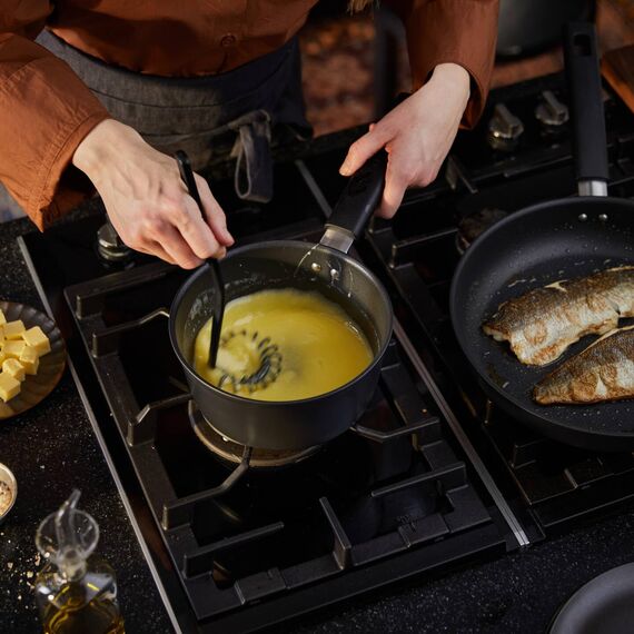 Fiskars Spiralbesen, Länge: 27 cm, Ø 7 cm, Essential, Kunststoff, Schwarz, 1065596