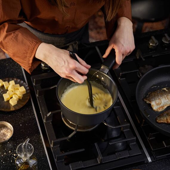 Fiskars Spiralbesen, Länge: 27 cm, Ø 7 cm, Essential, Kunststoff, Schwarz, 1065596