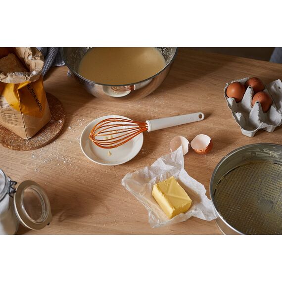 Fiskars Schneebesen mit Silikonbeschichteten Drähten, Länge: 29,7 cm, Kunststoff/Silikon, Orange/Weiß, Functional Form, 1023613