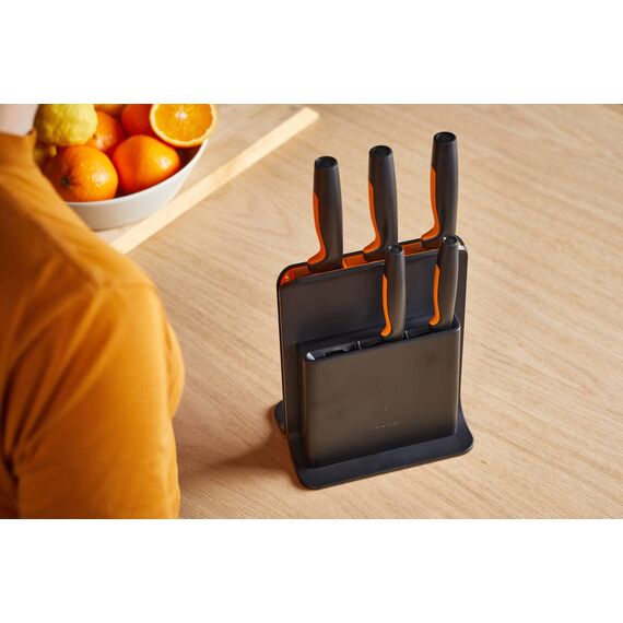 Fiskars Design-Messerblock mit 5 Messern, Functional Form, Inklusive Gemüsemesser, Tomatenmesser, Santoku Kochmesser, Kochmesser und Brotmesser, Kunststoff, Schwarz, 1057554