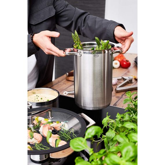 RÖSLE ELEGANCE Spargel und Pastatopf, Hochwertiger Topf zur Zubereitung von Nudeln oder Gemüse, 4,5 Liter, Edelstahl 18/10, Siebeinsatz, Spülmaschinengeeignet, 30.5 x 17.3 x 24.7 cm, Silberfarben