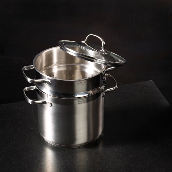 RÖSLE ELEGANCE Pastatopf, Hochwertiger Edelstahltopf zur Zubereitung von Nudeln oder Gemüse, 5 Liter, Edelstahl 18/10, Pastaeinsatz, Innenskalierung, Induktionsgeeignet, Spülmaschinengeeignet, 29 x 21,5 x 30,5 cm