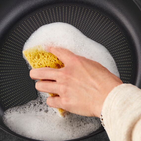 Tefal Hard Titanium On Wokpfanne Induktion 28 cm, Antihaftversiegelung, Thermo-Signal bei idealer Brattemperatur, für alle Herdarten geeignet, Aluminium, schwarz, G28819