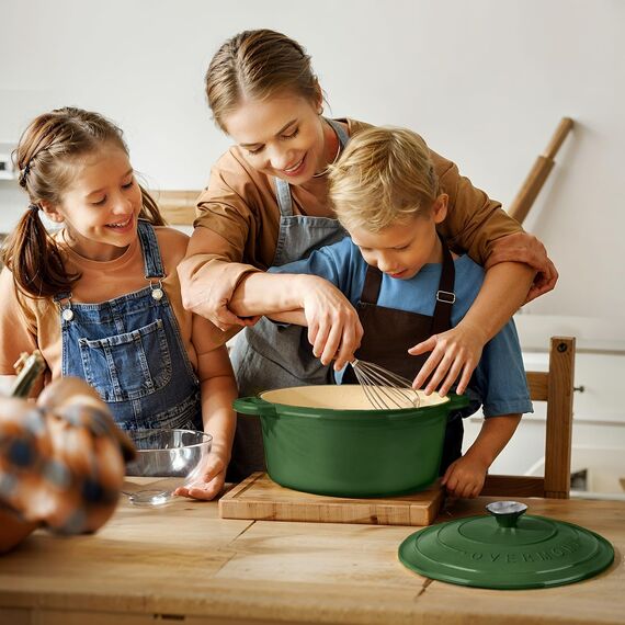 Overmont Bräter Emaille Gusseisen Topf - Schmortopf 26cm backofengeeignet - mit Deckel und Kochbuch - für Küche Backen Schmoren Braten