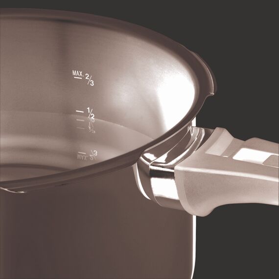 WMF Perfect One Pot Schnellkochtopf Induktion 4,5l, Dampfkochtopf, großes Kochsignal, 2 Kochstufen, abnehmbarer Deckelgriff, Cromargan Edelstahl