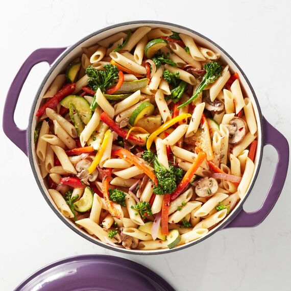 Amazon Basics Schmortopf aus Rund emailliertem Gusseisen, 5.7 L, Violett