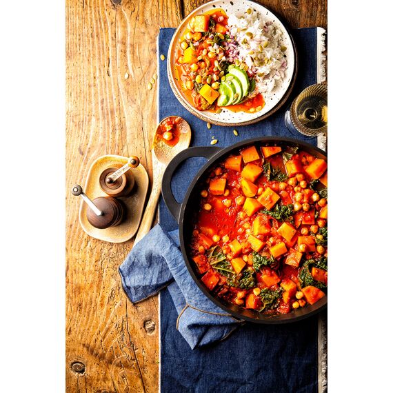 TEFAL TRATTORIA E21853 Schmortopf| Aluguss | Gussdeckel | Antihaft-Beschichtung| gute Wärmespeicherung | für Schmorgerichte | Silikon Griffschutz inkl.| Bratentopf | induktionsgeeignet|Schwarz, 28cm