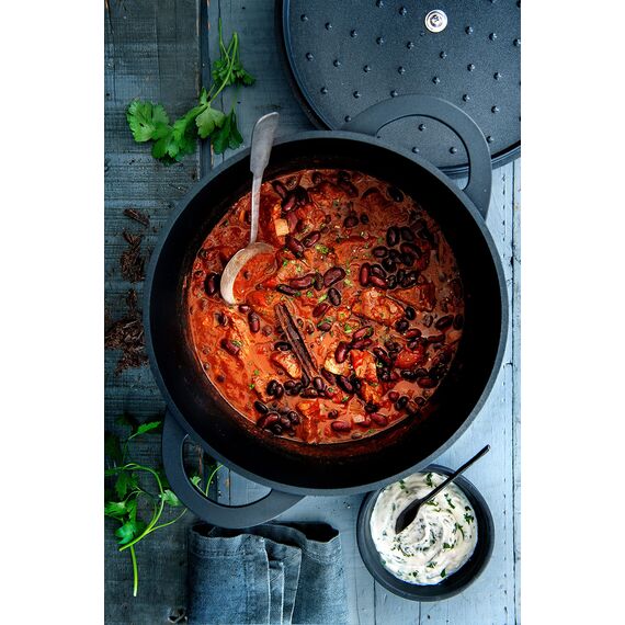 TEFAL TRATTORIA E21853 Schmortopf| Aluguss | Gussdeckel | Antihaft-Beschichtung| gute Wärmespeicherung | für Schmorgerichte | Silikon Griffschutz inkl.| Bratentopf | induktionsgeeignet|Schwarz, 28cm