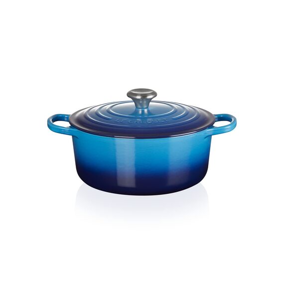 Le Creuset Signature Gusseisen-Bräter mit Deckel, Ø 26 cm, Rund, Für alle Herdarten und Induktion geeignet, Volumen: 5,3 l, 5,135 kg, Azure, 21177262202430