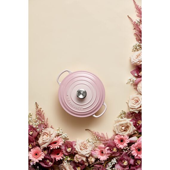 Le Creuset Signature Gusseisen-Bräter mit Deckel, Ø 20 cm, Rund, Für alle Herdarten und Induktion geeignet, Volumen: 2,4 l, 3,092 kg, Shell Pink, 21177207774430, 21177207774430