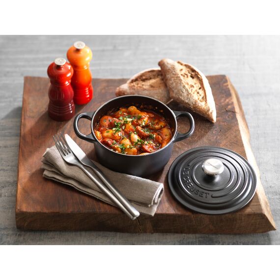 Le Creuset Signature Gusseisen-Bräter mit Deckel, Ø 18 cm, Rund, Für alle Herdarten und Induktion geeignet, Volumen: 1,8 l, 2,572 kg, Schwarz, 21177180000430