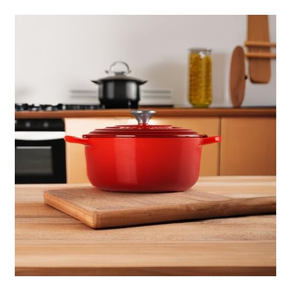 Le Creuset Signature Gusseisen-Bräter mit Deckel, Ø 20 cm, Rund, Für alle Herdarten und Induktion geeignet, Volumen: 2,4 l, 3,092 kg, Kirschrot, 21177200602430