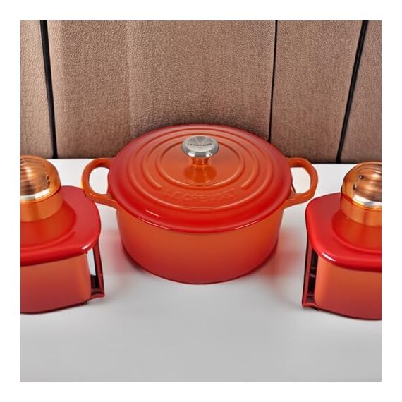 Le Creuset Signature Gusseisen-Bräter mit Deckel, Ø 22 cm, Rund, Für alle Herdarten und Induktion geeignet, Volumen: 3,3 l, 3,932 kg, Ofenrot, 21177220902430