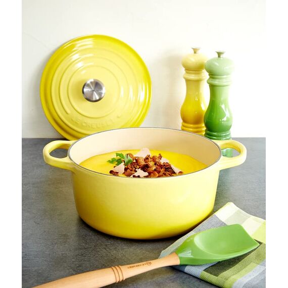 Le Creuset Signature Gusseisen-Bräter mit Deckel, Ø 20 cm, Rund, Für alle Herdarten und Induktion geeignet, Volumen: 2,4 l, 3,092 kg, Soleil, 21177204032430