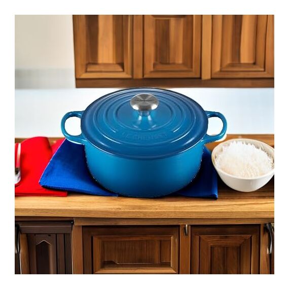 Le Creuset Signature Gusseisen-Bräter mit Deckel, Ø 24 cm, Rund, Für alle Herdarten und Induktion geeignet, Volumen: 4,2 l, 4,305 kg, Marseille