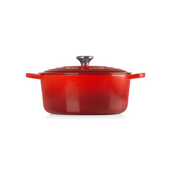 Le Creuset Signature Gusseisen-Bräter mit Deckel, Ø 28 cm, Rund, Für alle Herdarten und Induktion geeignet, Volumen: 6,7 l, 6,125 kg, Kirschrot, 21177280602430