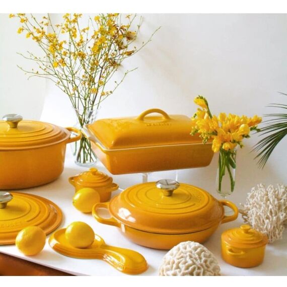 Le Creuset Signature Gusseisen-Bräter mit Deckel, Ø 24 cm, Rund, Für alle Herdarten und Induktion geeignet, Volumen: 4,2 l, 4,305 kg, Nectar, 21177246724430