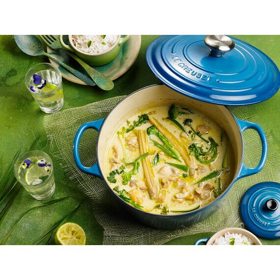 Le Creuset Signature Gusseisen-Bräter mit Deckel, Ø 28 cm, Rund, Für alle Herdarten und Induktion geeignet, Volumen: 6,7 l, 6,125 kg, Marseille