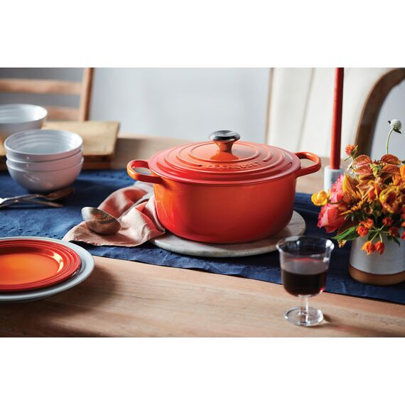 Le Creuset Signature Gusseisen-Bräter mit Deckel, Ø 18 cm, Rund, Für alle Herdarten und Induktion geeignet, Volumen: 1,8 l, 2,572 kg, Ofenrot, 21177180902430