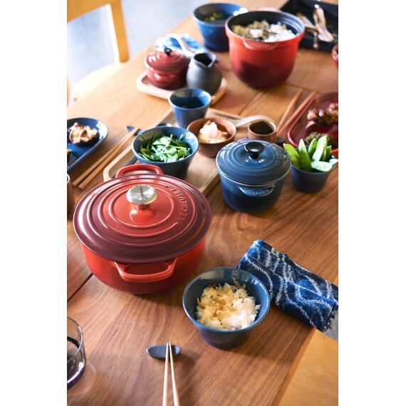 Le Creuset Signature Gusseisen-Bräter mit Deckel, Ø 20 cm, Rund, Für alle Herdarten und Induktion geeignet, Volumen: 2,4 l, 3,092 kg, Kirschrot, 21177200602430