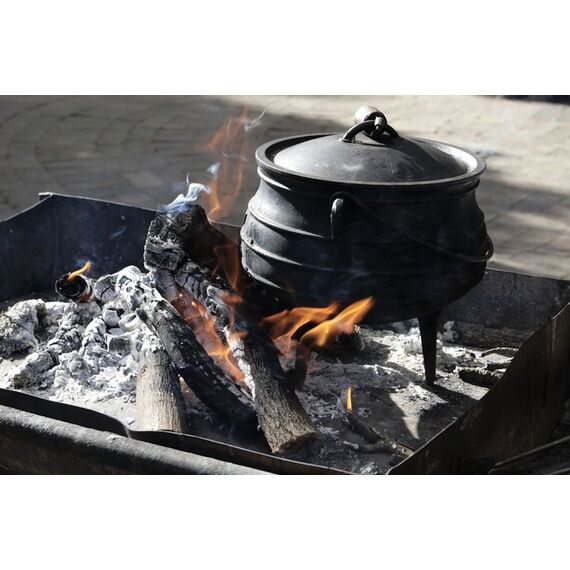 BBQ-Toro Potjie | Gusseisen Hexenkessel Potjie #2, ca. 6 Liter | Guss Kochtopf mit Füße | Südafrikanischer Dutch Oven | Kochtopf für offenes Feuer, Gusseisen Schmortopf mit Deckel | Fleischtopf