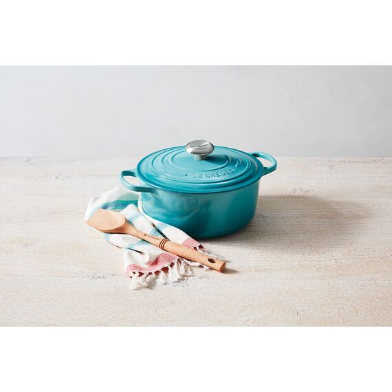 Le Creuset Signature Gusseisen-Bräter mit Deckel, Ø 26 cm, Rund, Für alle Herdarten und Induktion geeignet, Volumen: 5,3 l, 5,135 kg, Karibik, 21177261702430