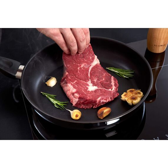 KLAMER Bratpfanne (20 + 28cm) Induktion – Profi Edelstahlpfanne mit Greblon® C3+ Antihaftbeschichtung, PFOA-frei & backofenfest, für fettarmes Braten ohne Anhaften