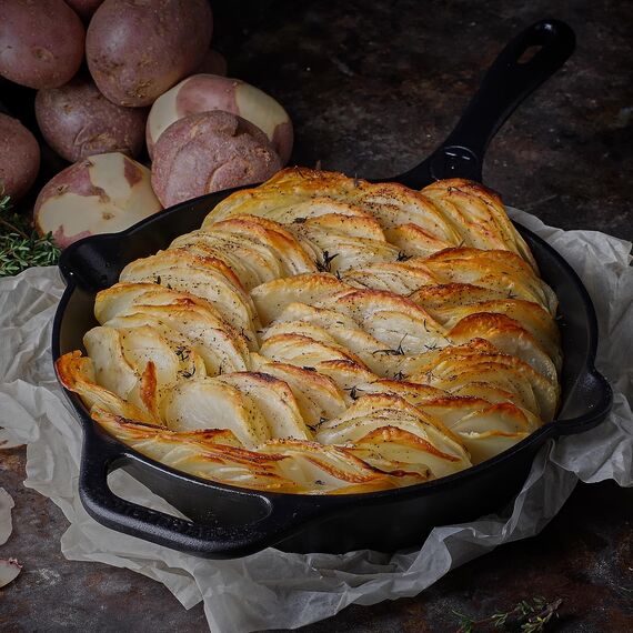 VICTORIA Bratpfanne Gusseisenpfanne Eingebrannte, Induction 25cm Geeignet für Feuer, Grill, Backofen, Ceranfeld, Gas, Cast Iron Skillet Cured, Toxic Free Non-Stick Kochgeschirr ohne PTFE oder PFOA