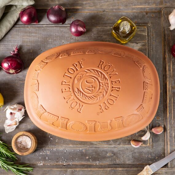 Römertopf Bräter 40 Jahre Jubiläums-Edition, Dampfgarer aus Naturton, 3,5 Liter, oval 34 x 26 x 19 cm, Terrakotta, für bis zu 6 Personen, schonendes Garen mit Dunst, ofenfest & pflegeleicht
