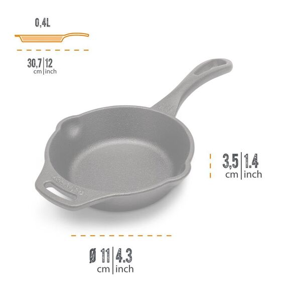 Petromax Feuerpfanne mit Stiel - Pfanne aus Gusseisen für alle Grill- und Herdarten, Gasflamme, Backofen oder Kochen im Freien - Anbraten, Schmoren und Rösten mit Antihafteffekt - 15 cm Durchmesser