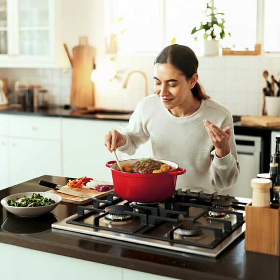 KLAMER Gusseisen Bräter 5 L, Gusseisen-Topf 25 cm backofengeeignet, Emaille Schmortopf mit Deckel, Perfekt zum Braten, Schmoren und Brot backen, mit digitalem Rezeptbuch