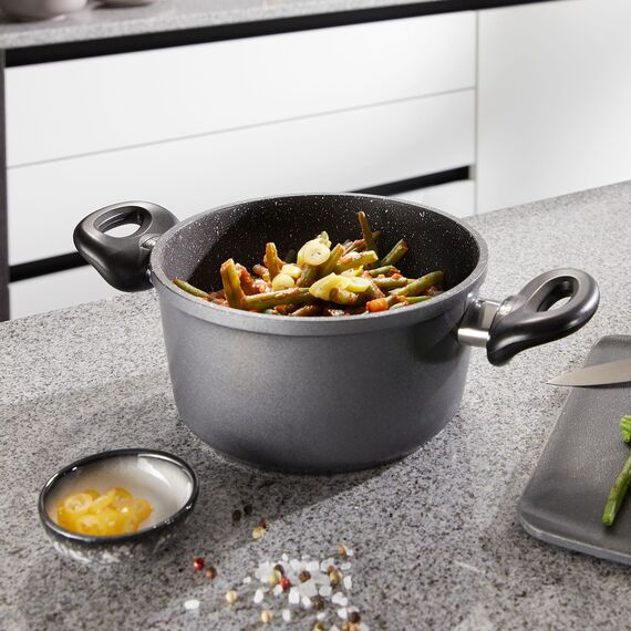 STONELINE Aluguss Kochtopf 16 cm, Kleiner Topf mit Deckel 1,6 L, Antihaft beschichtet mit echten Steinpartikeln, Kochtopf Induktion 16 cm, für alle Herdarten, Backofen, Kochen ohne Fett oder Öl, Grau