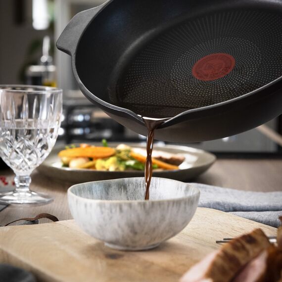 Tefal Robusto Aluguss Bratpfanne 28 cm, Pfanne Induktion mit Antihaftversiegelung, Thermo-Signal bei idealer Brattemperatur, einfache Reinigung, spülmaschinenfest, für alle Herdarten geeignet E24906