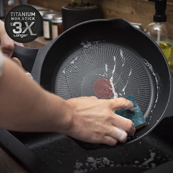 Tefal Robusto Aluguss Bratpfanne 28 cm, Pfanne Induktion mit Antihaftversiegelung, Thermo-Signal bei idealer Brattemperatur, einfache Reinigung, spülmaschinenfest, für alle Herdarten geeignet E24906