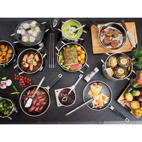 RÖSLE SILENCE PRO Bratentopf, Hochwertiger Universaltopf aus Edelstahl 18/10, 20 cm, Glasdeckel, Innenskalierung, induktionsgeeignet, spülmaschinengeeignet, Silberfarben / Schwarz