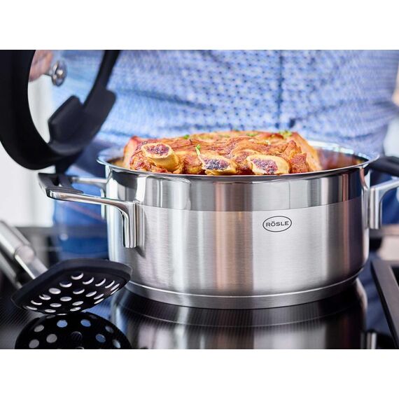 RÖSLE SILENCE PRO Kochtopf, Hochwertiger Universaltopf aus Edelstahl 18/10, 24 cm, Glasdeckel, Innenskalierung, induktionsgeeignet, spülmaschinengeeignet, Silberfarben / Schwarz