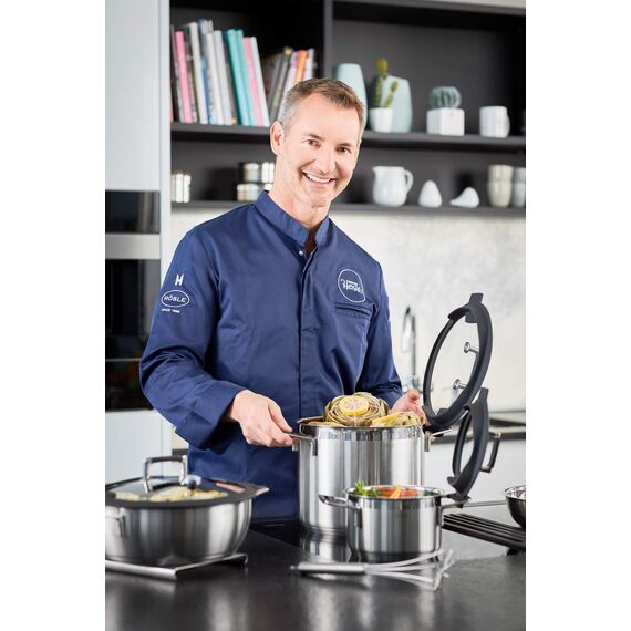 RÖSLE SILENCE PRO Topf-Set 4-teilig, hochwertiges Universaltopfset mit 3 Kochtöpfen und 1 Stielkasserolle, Edelstahl 18/10, Glasdeckel, Innenskalierung, induktion & spülmaschinengeeignet, Silberfarben