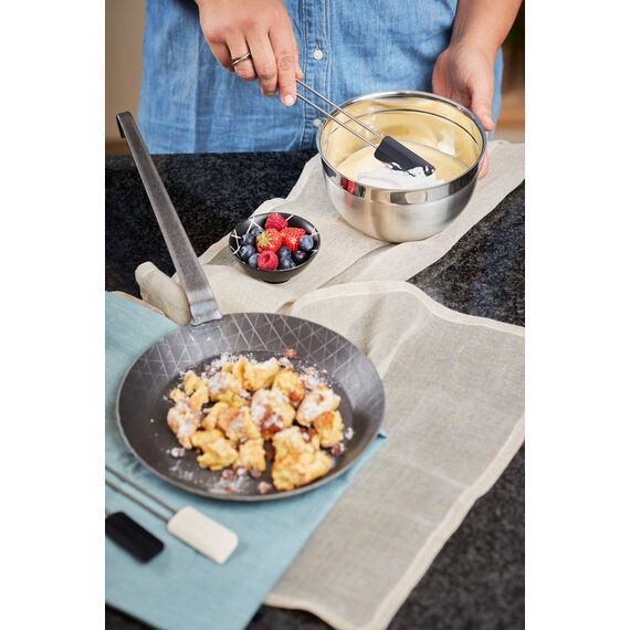 RÖSLE Bratpfanne Schmiedeeisern Serie 1888, mit hohem Rand, 28 cm breit, Hakenstil, Grill- und Induktionsgeeignet, Schwarz