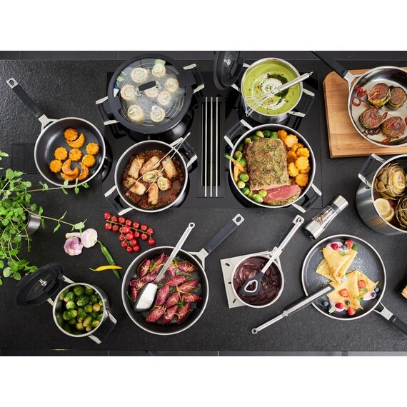 RÖSLE SILENCE PRO Kochtopf, Hochwertiger Universaltopf aus Edelstahl 18/10, 16 cm, Glasdeckel, Innenskalierung, induktionsgeeignet, spülmaschinengeeignet, Silberfarben