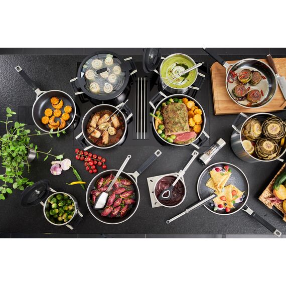 RÖSLE SILENCE PRO Topf-Set 5-tlg., Universaltopfset mit 3 Kochtöpfen, 1 Bratentopf und 1 Stielkasserolle, Edelstahl 18/10, Glasdeckel, Innenskalierung, induktions- und spülmaschinengeeignet